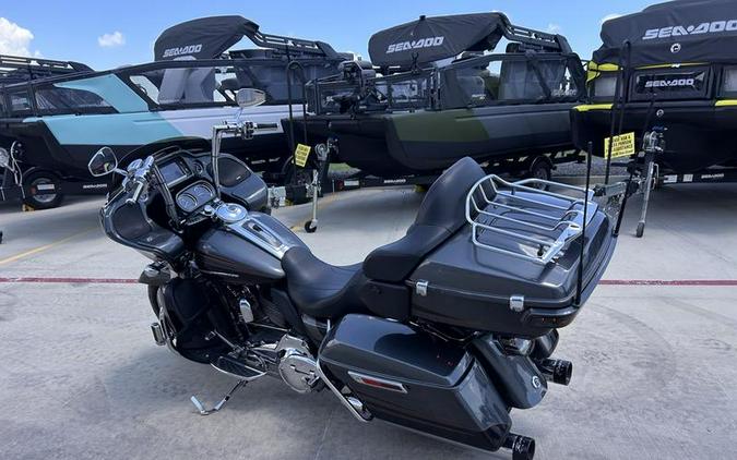 2016 Harley-Davidson® FLTRUSE - CVO™ Road Glide Ultra®