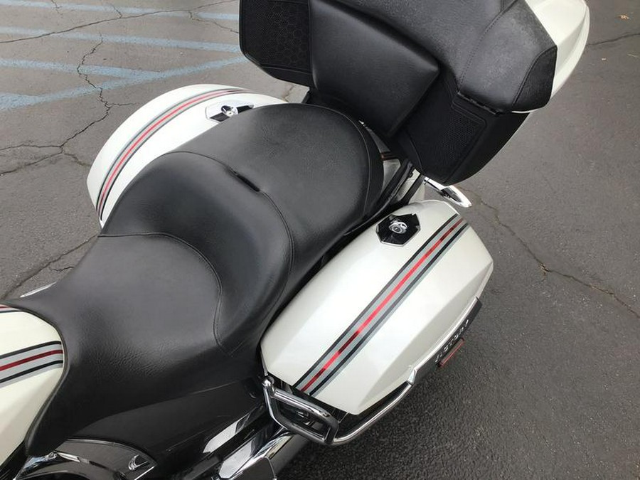 2016 Victory Motorcycles® Cross Country Tour® Two-Tone White Pearl and Gray