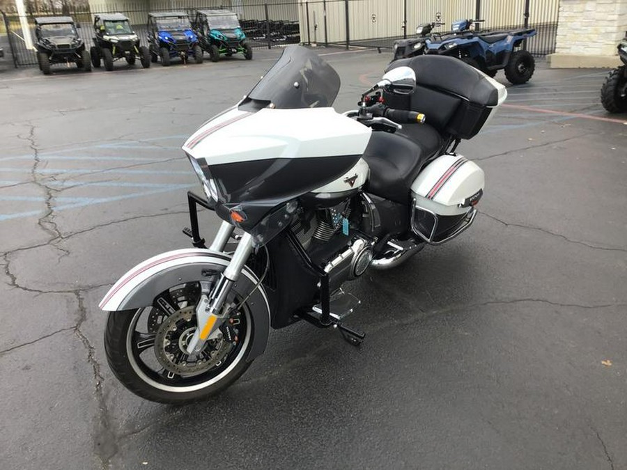 2016 Victory Motorcycles® Cross Country Tour® Two-Tone White Pearl and Gray