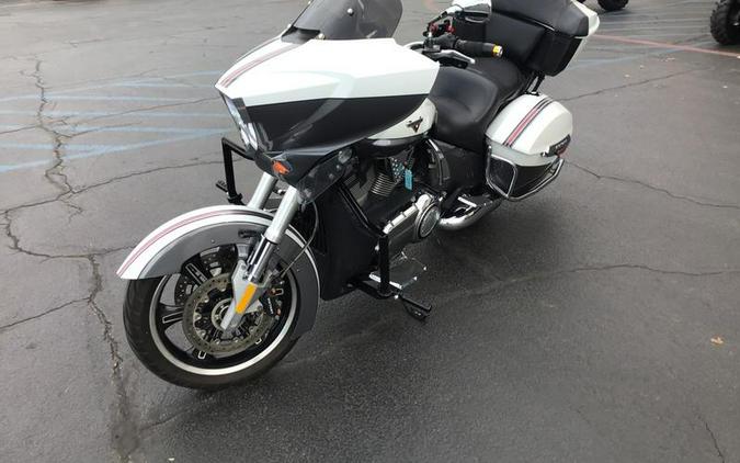 2016 Victory Motorcycles® Cross Country Tour® Two-Tone White Pearl and Gray