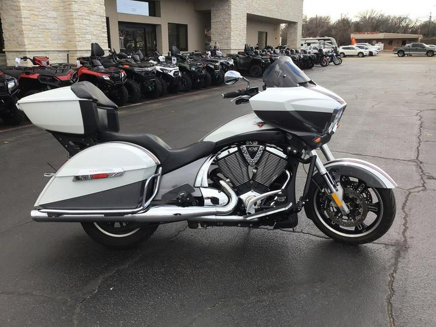 2016 Victory Motorcycles® Cross Country Tour® Two-Tone White Pearl and Gray