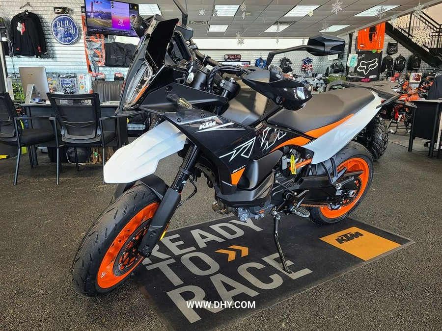 2024 KTM 890 SMT