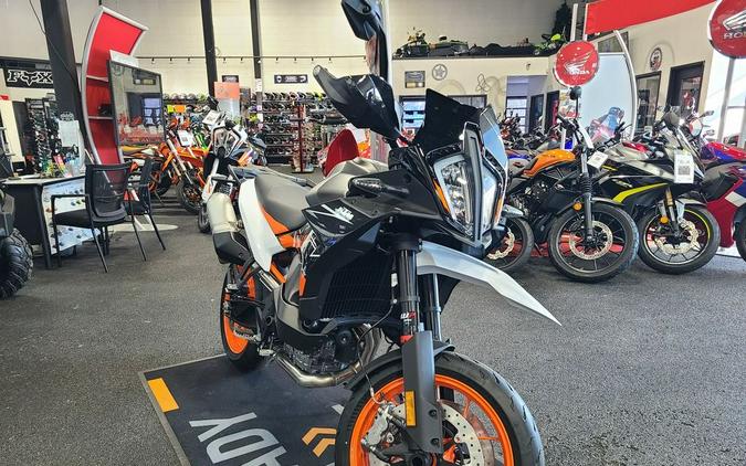 2024 KTM 890 SMT