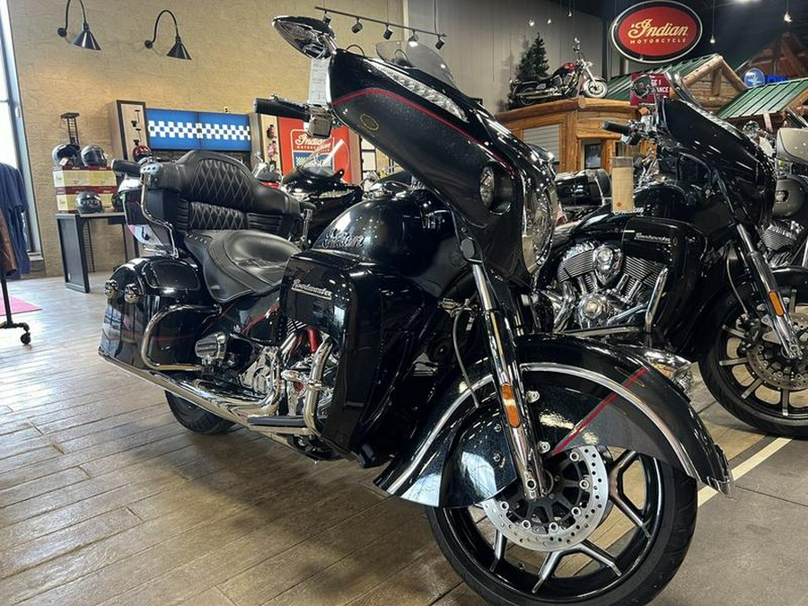 2020 Indian Motorcycle® Roadmaster® Elite Thunder Black Vivid Crystal Over Gunmetal Flake