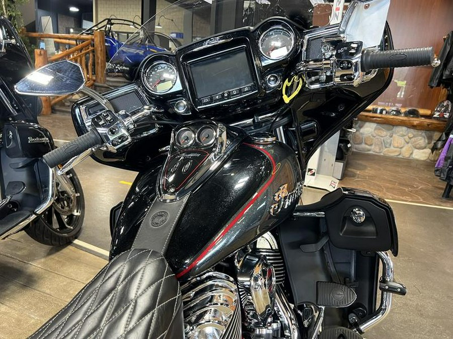 2020 Indian Motorcycle® Roadmaster® Elite Thunder Black Vivid Crystal Over Gunmetal Flake