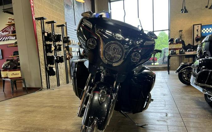 2020 Indian Motorcycle® Roadmaster® Elite Thunder Black Vivid Crystal Over Gunmetal Flake