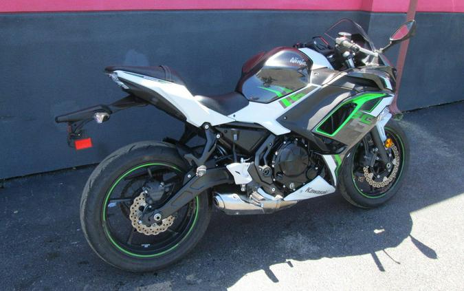 2022 Kawasaki Ninja® 650 Pearl Robotic White/Metallic Carbon Gray