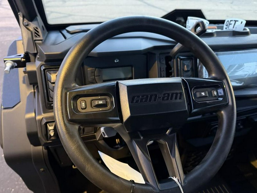 2026 Can-Am® Defender MAX XT CAB HD11 With 10.25 in.display