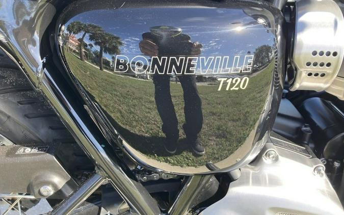 2024 Triumph Bonneville T120