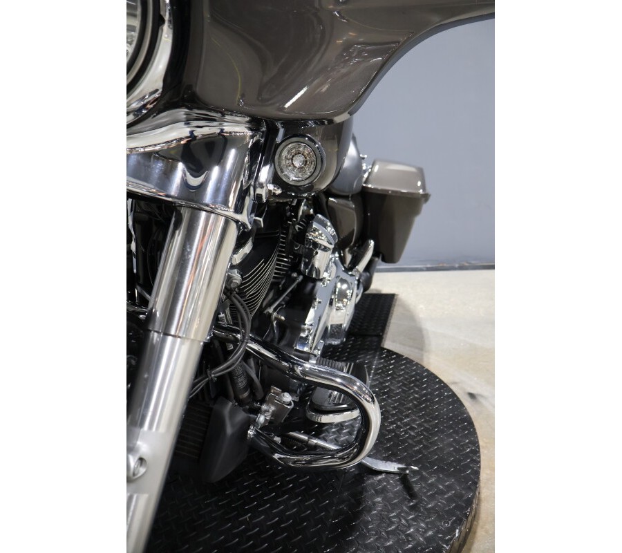 2023 Harley-Davidson Street Glide Special Gray Haze