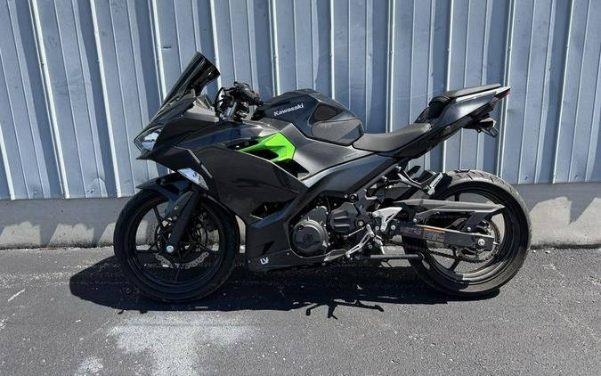 2023 Kawasaki Ninja® 400 Base