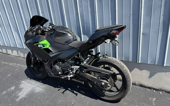 2023 Kawasaki Ninja® 400 Base