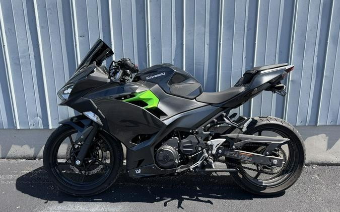 2023 Kawasaki Ninja® 400 Base