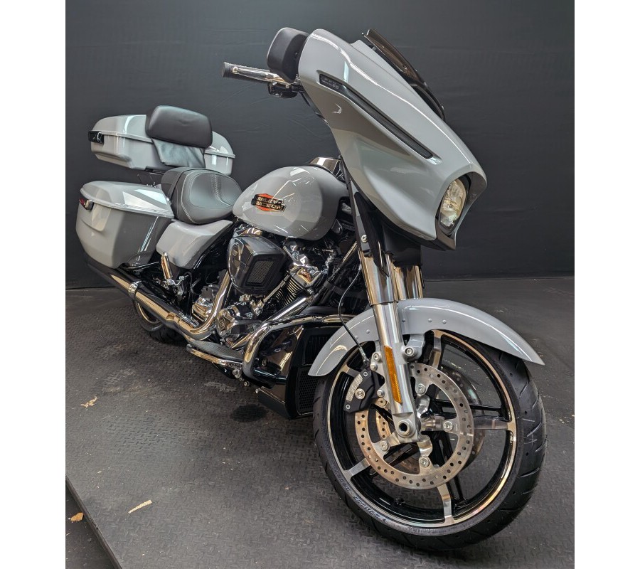 Harley-Davidson Street Glide® 2024 FLHX BILLIARD GRAY