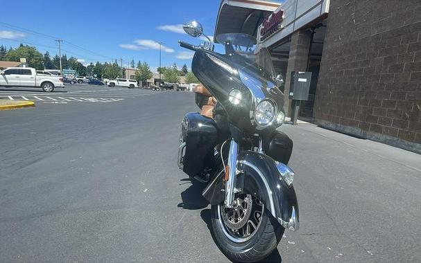 2016 Indian Motorcycle® Roadmaster® Thunder Black