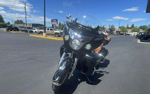 2016 Indian Motorcycle® Roadmaster® Thunder Black