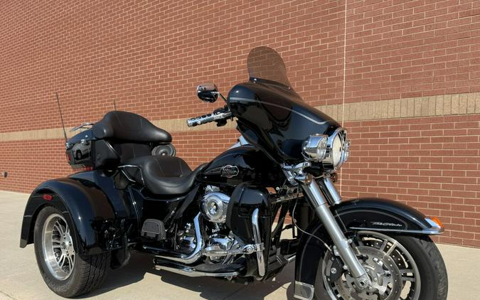 2013 Harley-Davidson® Tri Glide™ Ultra Classic® Vivid Black