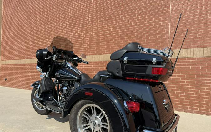 2013 Harley-Davidson® Tri Glide™ Ultra Classic® Vivid Black