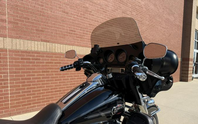 2013 Harley-Davidson® Tri Glide™ Ultra Classic® Vivid Black