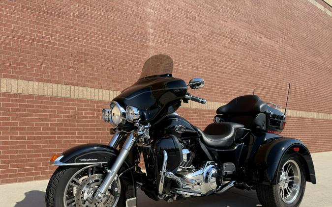 2013 Harley-Davidson® Tri Glide™ Ultra Classic® Vivid Black
