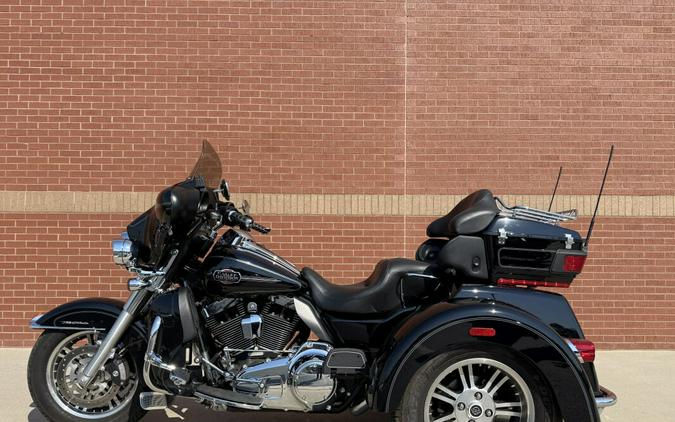 2013 Harley-Davidson® Tri Glide™ Ultra Classic® Vivid Black