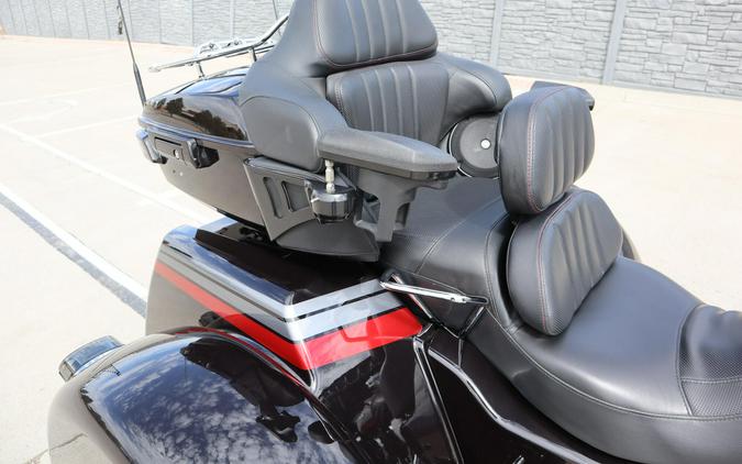 2020 Harley-Davidson CVO Tri Glide Black Stardust w/ Magnetic Gray & Wicked Red