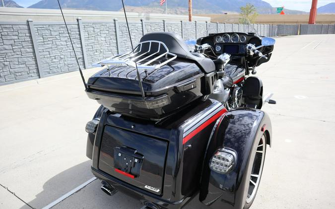 2020 Harley-Davidson CVO Tri Glide Black Stardust w/ Magnetic Gray & Wicked Red