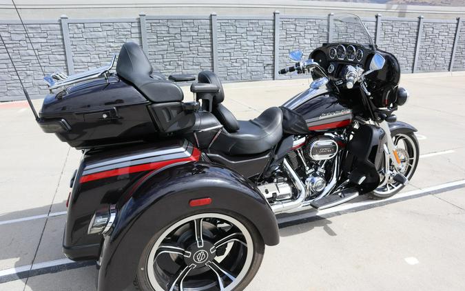 2020 Harley-Davidson CVO Tri Glide Black Stardust w/ Magnetic Gray & Wicked Red