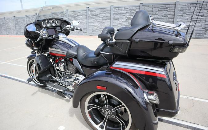 2020 Harley-Davidson CVO Tri Glide Black Stardust w/ Magnetic Gray & Wicked Red