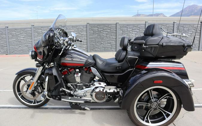 2020 Harley-Davidson CVO Tri Glide Black Stardust w/ Magnetic Gray & Wicked Red