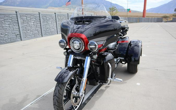 2020 Harley-Davidson CVO Tri Glide Black Stardust w/ Magnetic Gray & Wicked Red