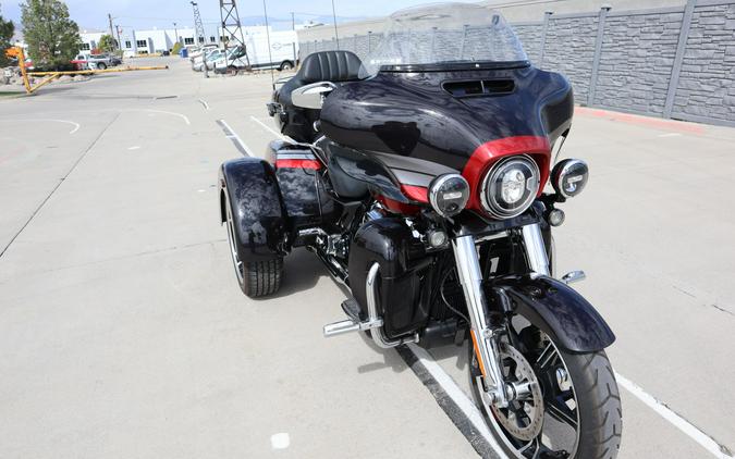 2020 Harley-Davidson CVO Tri Glide Black Stardust w/ Magnetic Gray & Wicked Red