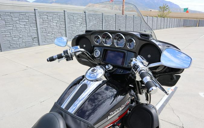 2020 Harley-Davidson CVO Tri Glide Black Stardust w/ Magnetic Gray & Wicked Red