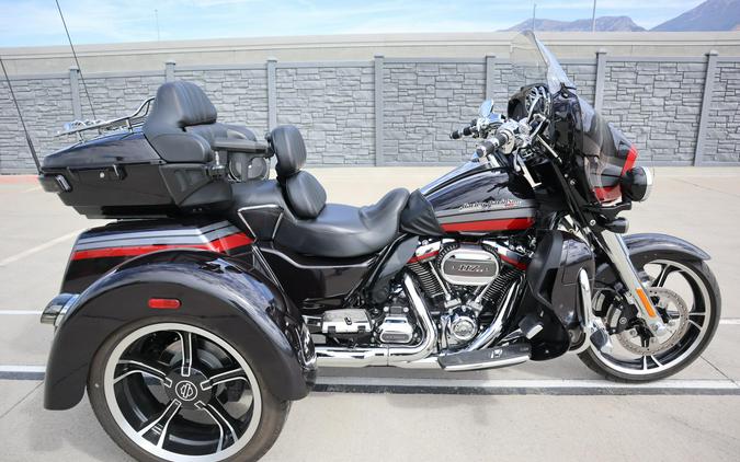 2020 Harley-Davidson CVO Tri Glide Black Stardust w/ Magnetic Gray & Wicked Red