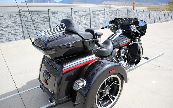 2020 Harley-Davidson CVO Tri Glide Black Stardust w/ Magnetic Gray & Wicked Red
