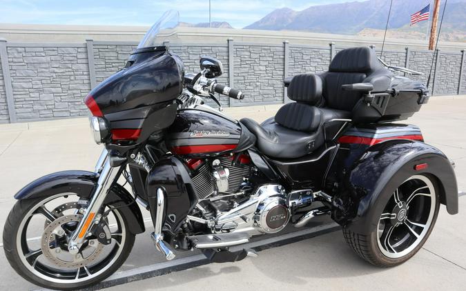 2020 Harley-Davidson CVO Tri Glide Black Stardust w/ Magnetic Gray & Wicked Red