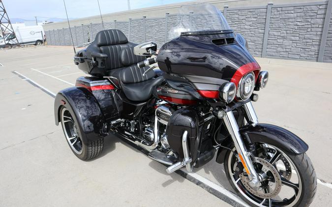 2020 Harley-Davidson CVO Tri Glide Black Stardust w/ Magnetic Gray & Wicked Red
