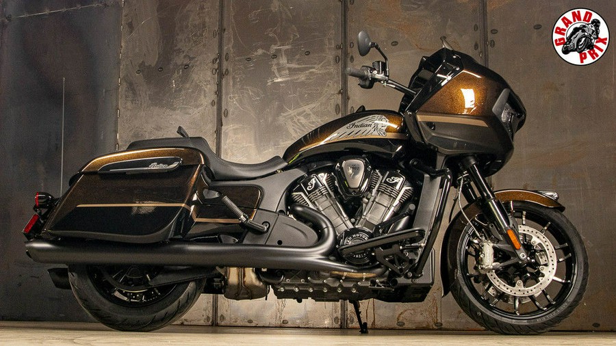 2024 Indian Motorcycle® Challenger® Dark Horse® Icon Smoky Quartz Metallic Pearl/Black Metallic