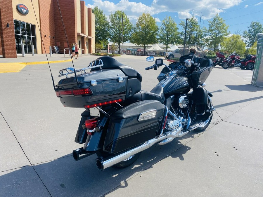 2011 Harley-Davidson CVO Road Glide Ultra FLTRUSE