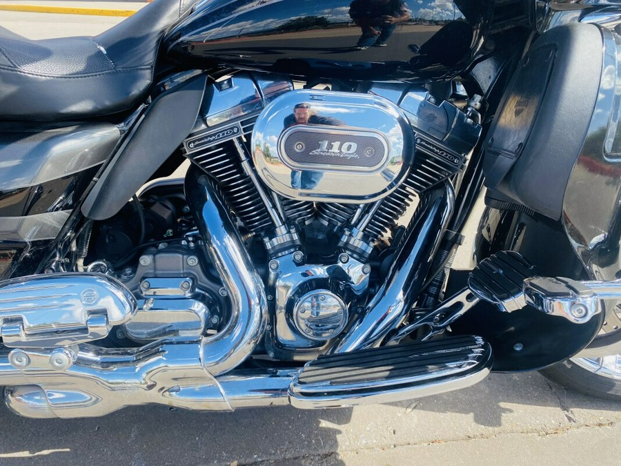 2011 Harley-Davidson CVO Road Glide Ultra FLTRUSE