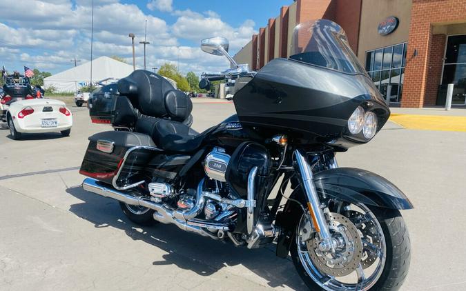 2011 Harley-Davidson CVO Road Glide Ultra FLTRUSE