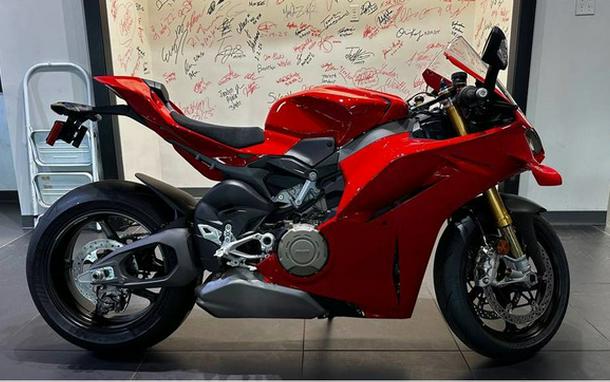 2025 Ducati Panigale V4 S