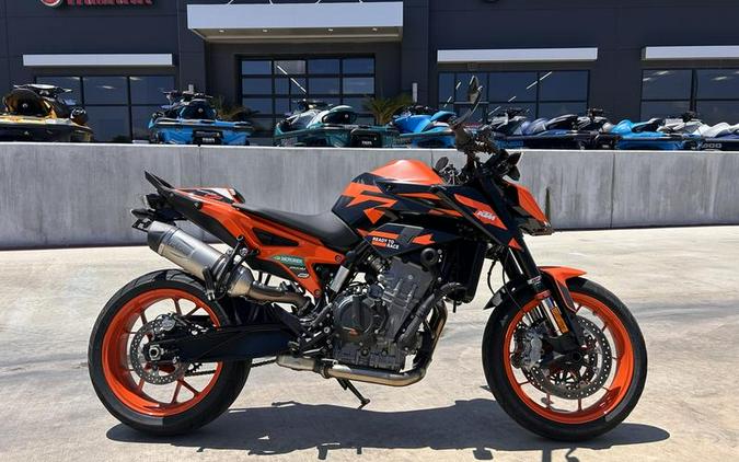 2022 KTM 890 Duke R