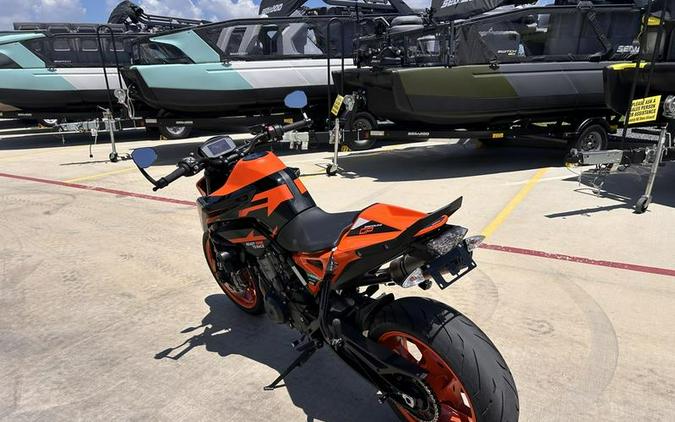 2022 KTM 890 Duke R