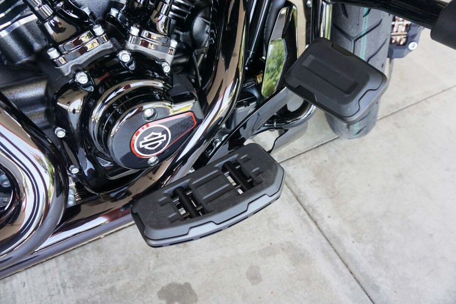 2024 Harley-Davidson CVO™ Road Glide® ST Raven Metallic