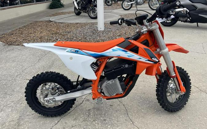 2023 KTM SX-E 3 First Look [Just In Time For Christmas]