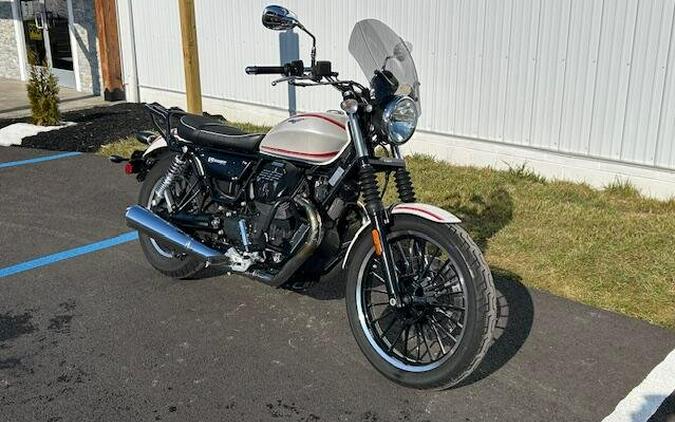 2017 Moto Guzzi V9 Roamer
