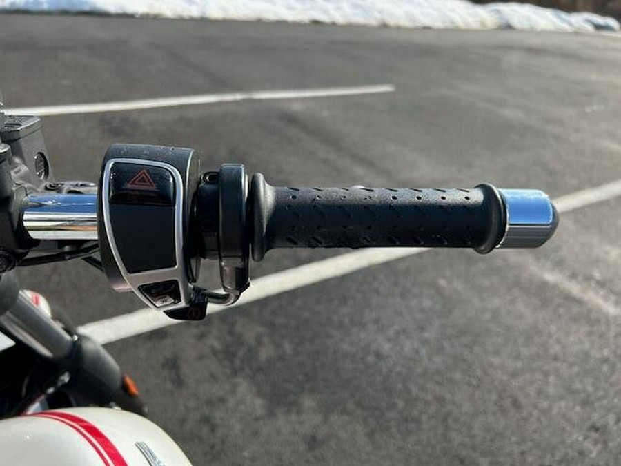 2017 Moto Guzzi V9 Roamer