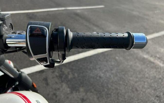 2017 Moto Guzzi V9 Roamer