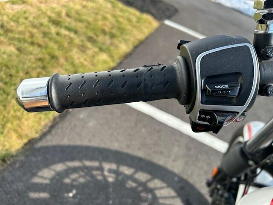 2017 Moto Guzzi V9 Roamer